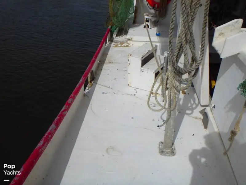 Nava de pescuit tip trauler de vânzare