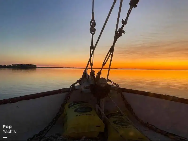 Nava de pescuit tip trauler de vânzare