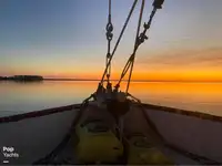 Nava de pescuit tip trauler de vânzare