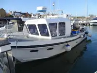 Nava de pescuit tip trauler de vânzare