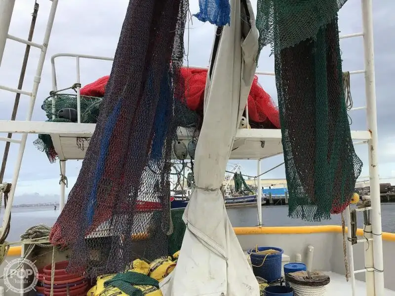 Nava de pescuit tip trauler de vânzare