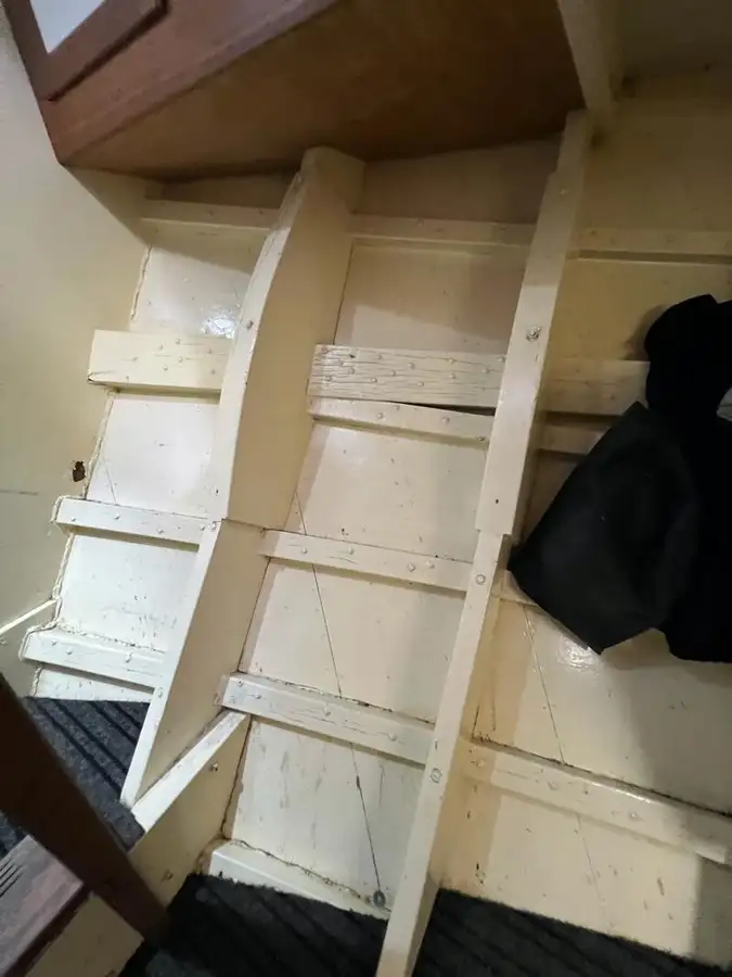 Nava de pescuit tip trauler de vânzare