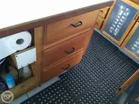 Șalupă de vânzare