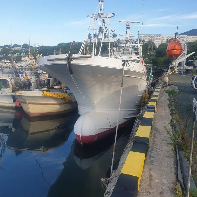 Nava de pescuit tip trauler de vânzare
