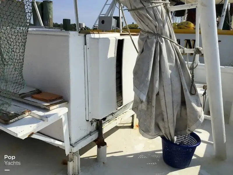 Nava de pescuit tip trauler de vânzare