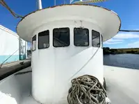 Nava de pescuit tip trauler de vânzare