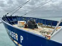 Nava de pescuit tip trauler de vânzare