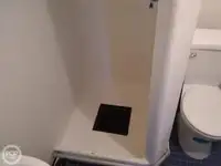 Șalupă de vânzare