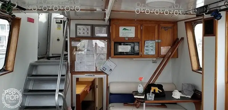 Nava de pescuit tip trauler de vânzare