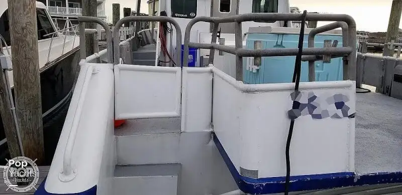 Nava de pescuit tip trauler de vânzare