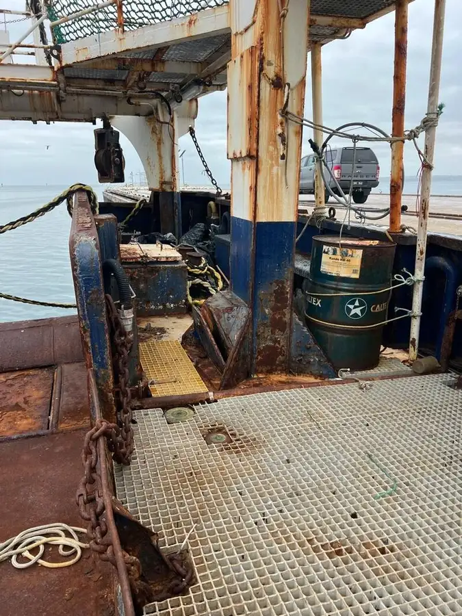 Nava de pescuit tip trauler de vânzare
