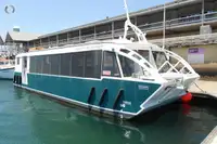 Catamaran de vânzare