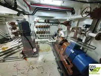 Ambarcațiune de debarcare, cu rezervoare de vânzare