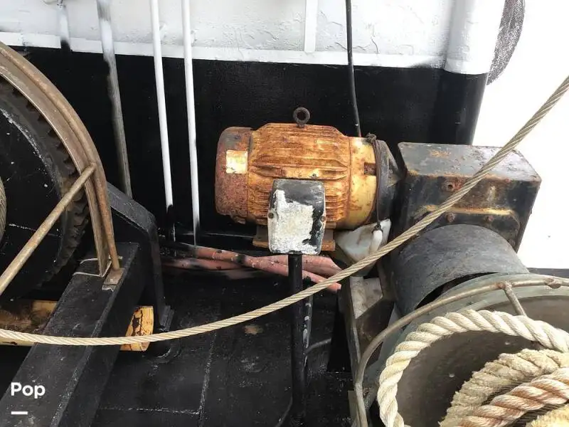 Nava de pescuit tip trauler de vânzare