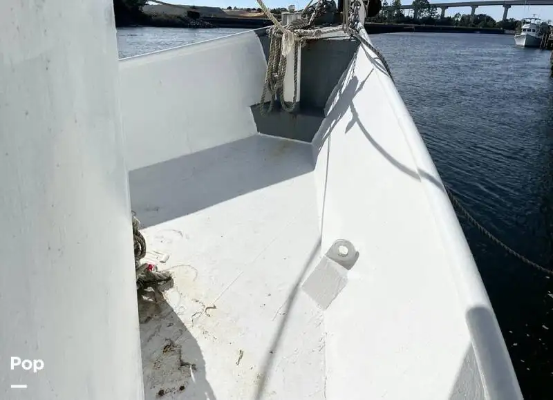 Nava de pescuit tip trauler de vânzare