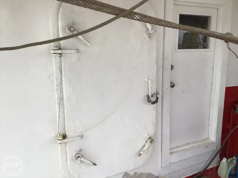 Nava de pescuit tip trauler de vânzare