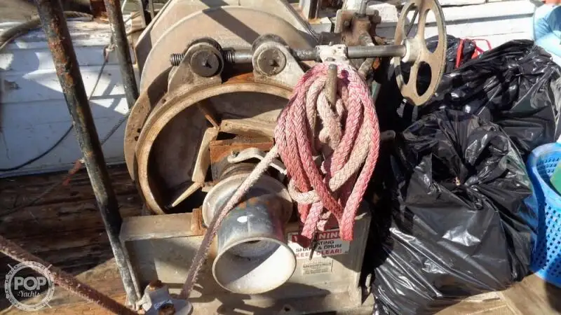 Nava de pescuit tip trauler de vânzare