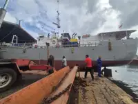 Nava de pescuit cu linii lungi de vânzare