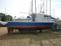Nava de pescuit tip trauler de vânzare