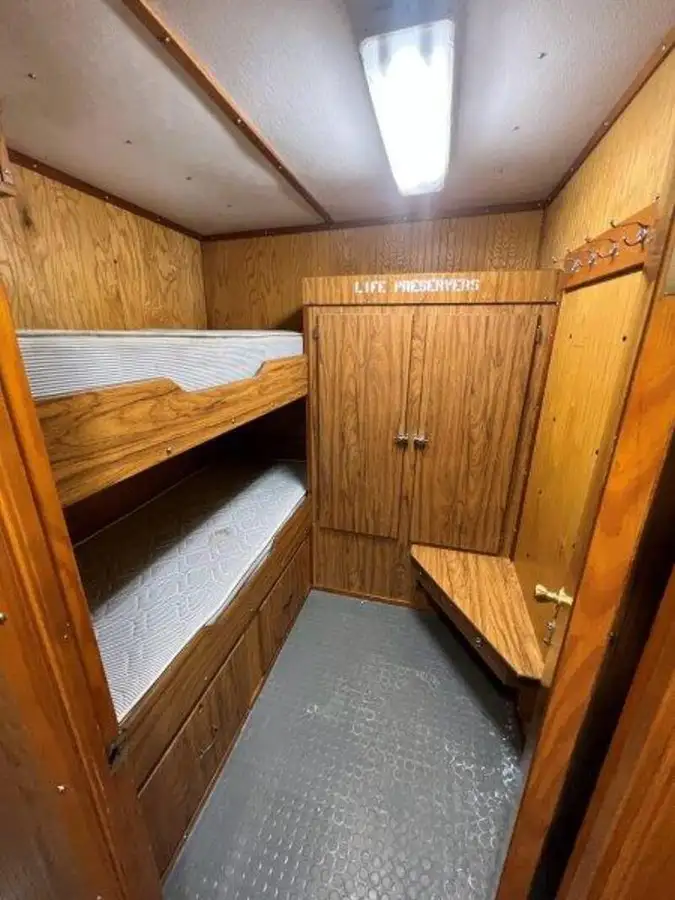 Navă de transport echipaj de vânzare