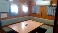 Ambarcațiune de debarcare, cu rezervoare de vânzare