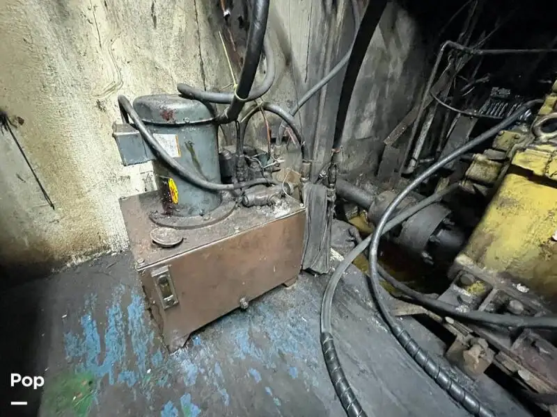 Nava de pescuit tip trauler de vânzare