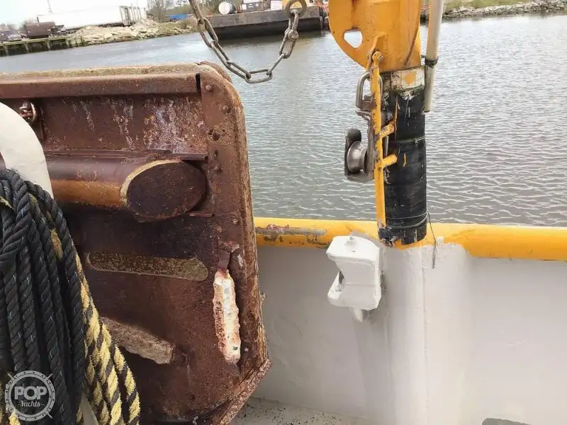 Nava de pescuit tip trauler de vânzare