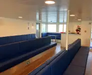 Ambarcațiune de debarcare, cu rezervoare de vânzare