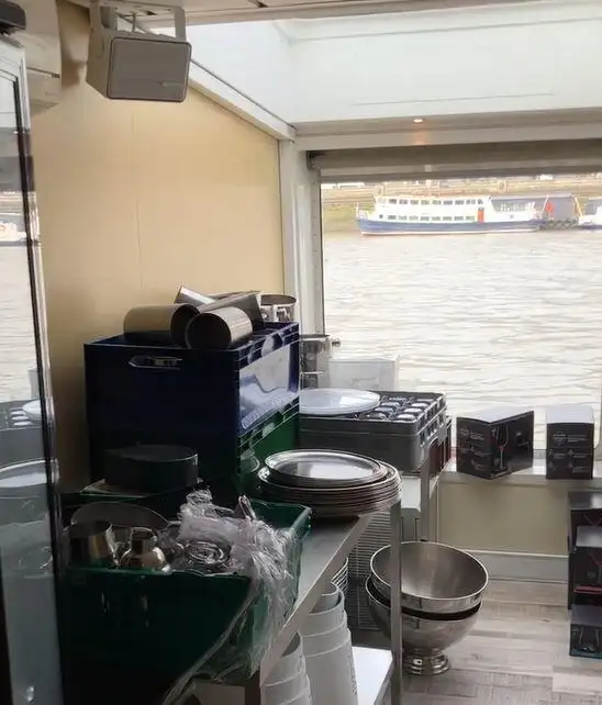 Navă de croazieră și feribot de vânzare