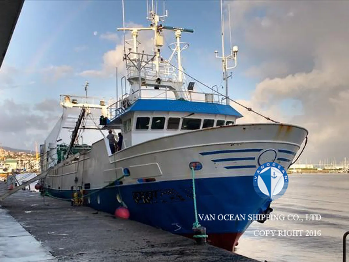 Nava de pescuit tip trauler de vânzare