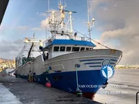 Nava de pescuit tip trauler de vânzare