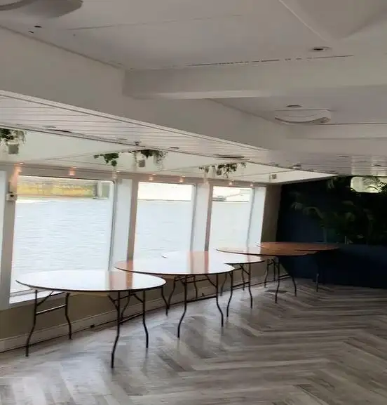 Navă de croazieră și feribot de vânzare