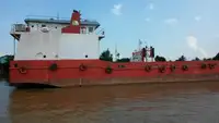 Ambarcațiune de debarcare, cu rezervoare de vânzare