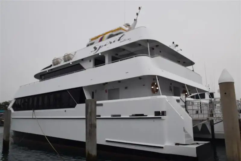 Catamaran de vânzare