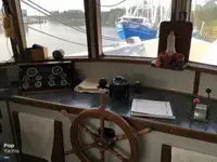 Nava de pescuit tip trauler de vânzare