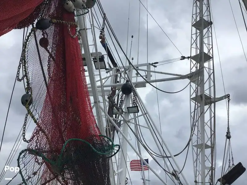 Nava de pescuit tip trauler de vânzare