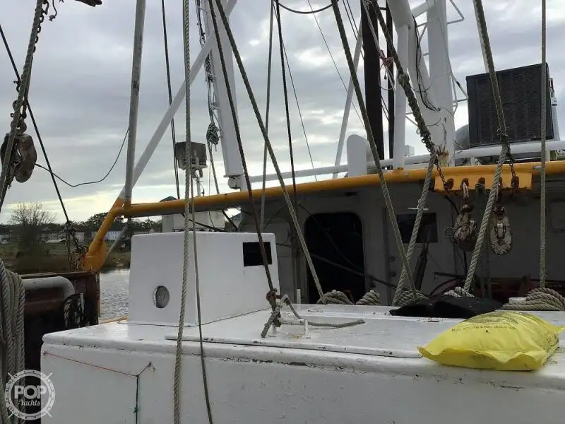 Nava de pescuit tip trauler de vânzare