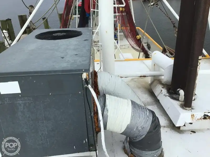 Nava de pescuit tip trauler de vânzare