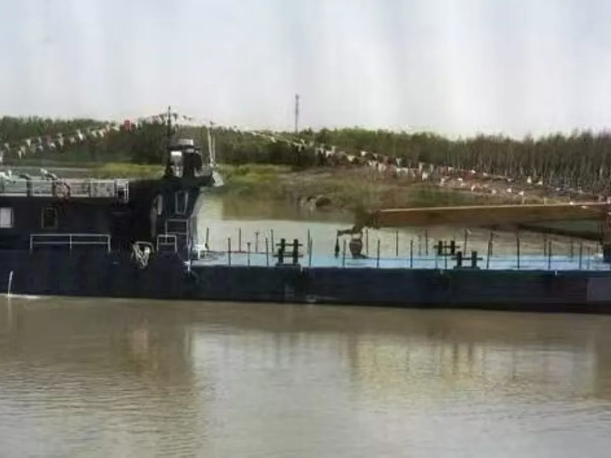 Nava cu macara de vânzare