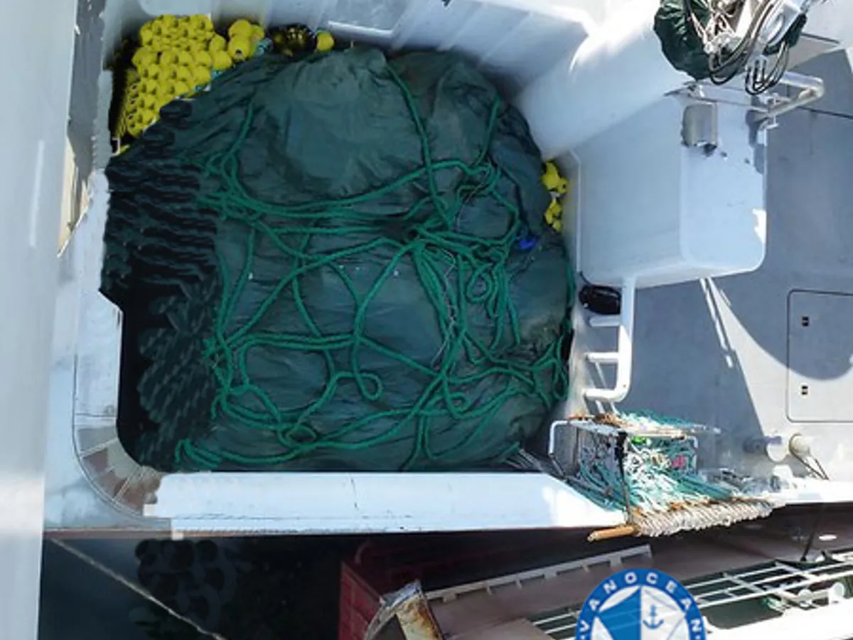 Nava de pescuit tip trauler de vânzare