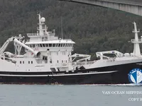 Nava de pescuit tip trauler de vânzare
