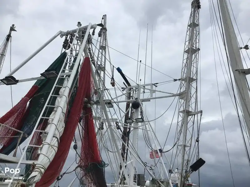 Nava de pescuit tip trauler de vânzare