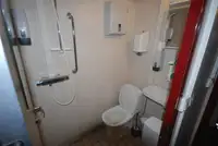 Ambarcațiune de debarcare, cu rezervoare de vânzare