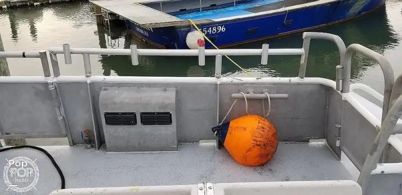 Nava de pescuit tip trauler de vânzare