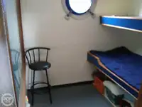Șalupă de vânzare