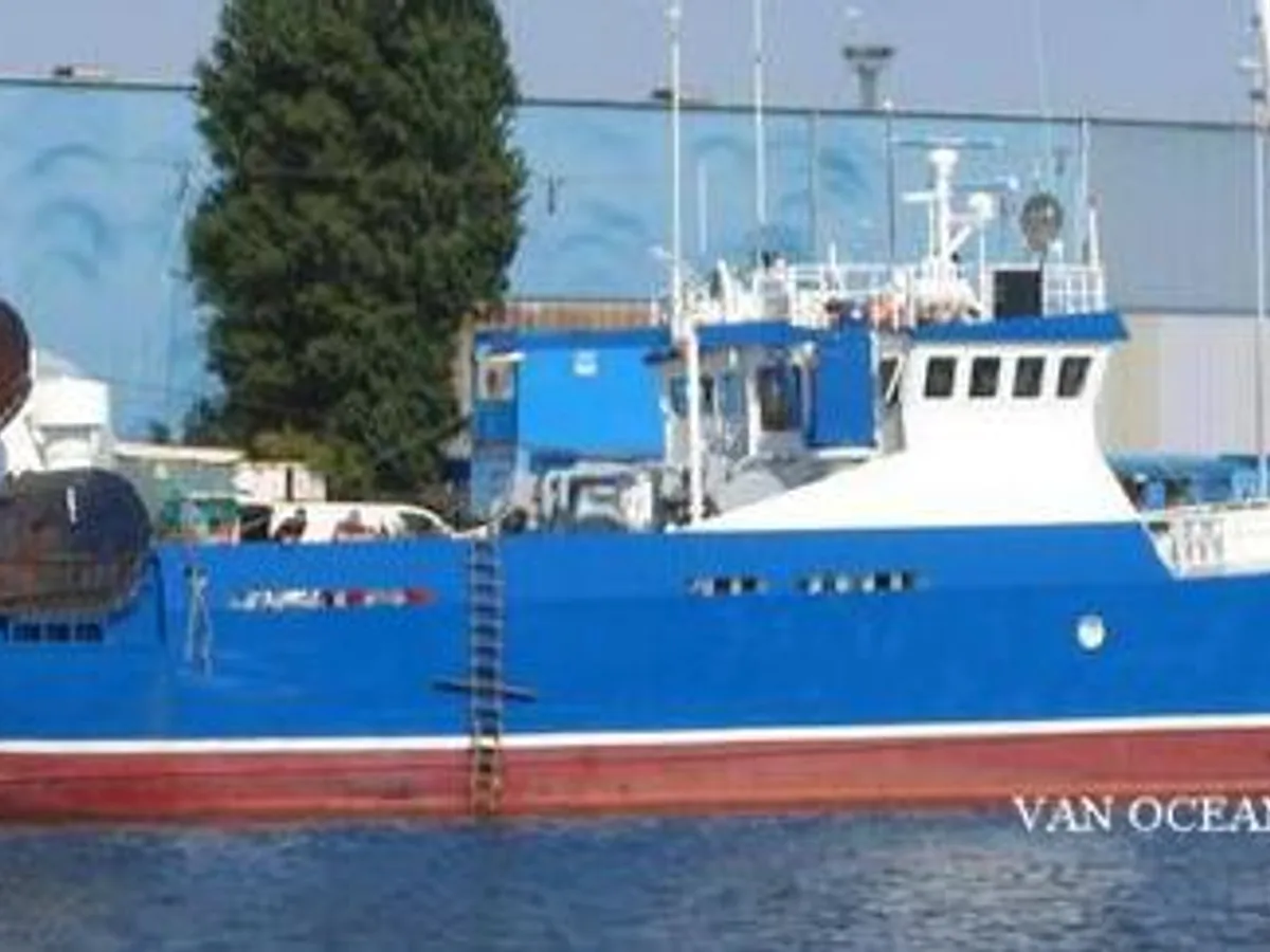 Nava de pescuit tip trauler de vânzare
