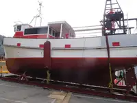 Nava de pescuit tip trauler de vânzare