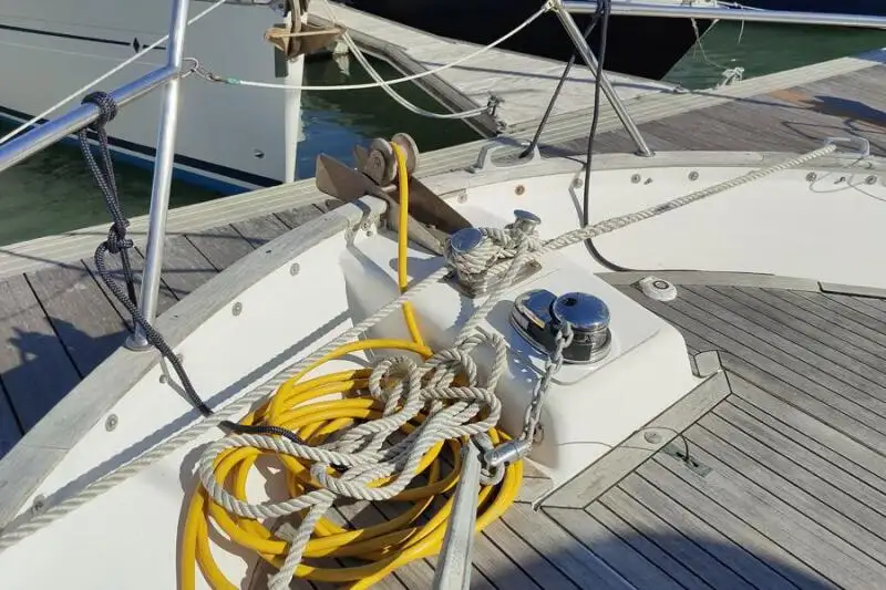 Nava de pescuit tip trauler de vânzare