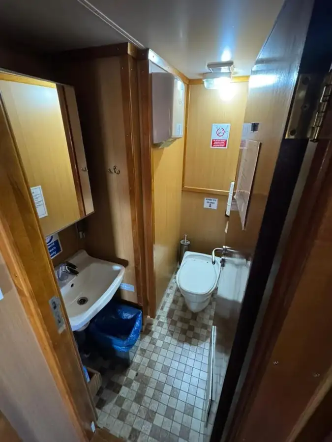 Nava container de vânzare