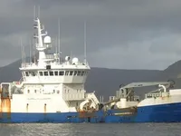 Nava de pescuit tip trauler de vânzare